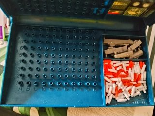 Juego de mesa azul
