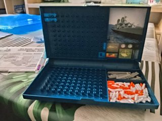 Juego de mesa azul