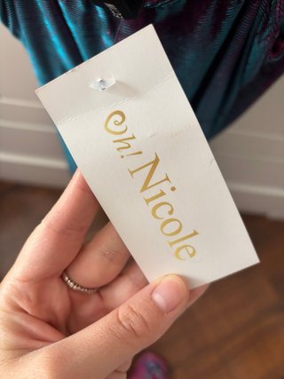 Vestido corto brillante púrpura y turquesa