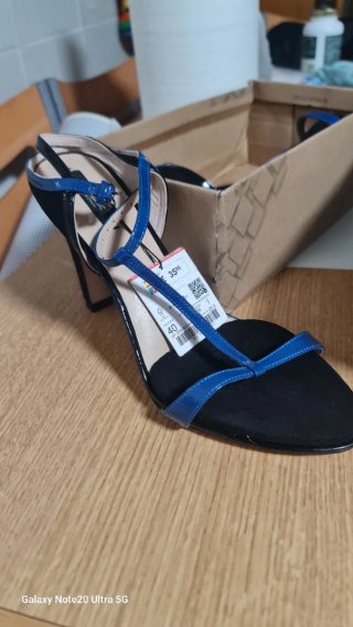 Zapatos de tacón Zara negros y azules talla 40