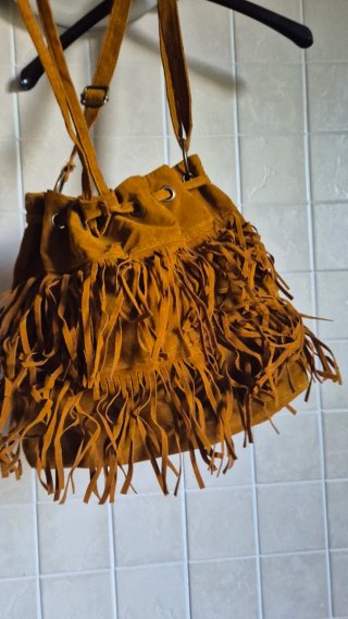 Borsetta in camoscio con frange