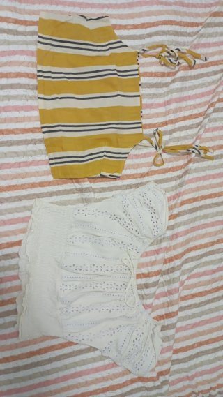 Top amarillo y blanco con tiras