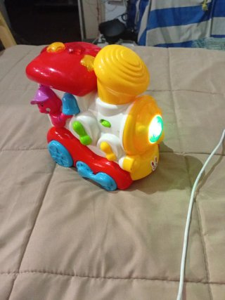 Tren de juguete musical y luminoso