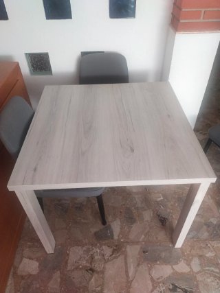 Mesa comedor nueva cuadrada de madera