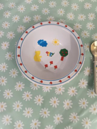 Plato y cuchara infantil con diseño