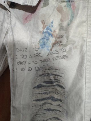 Pantalón H&M graffiti y parches talla S