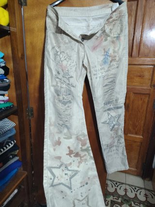 Pantalón H&M graffiti y parches talla S