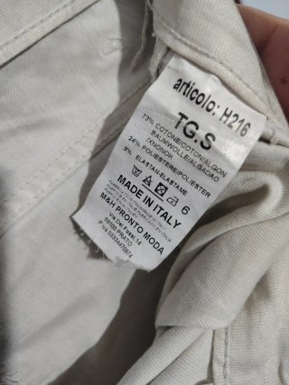 Pantalón H&M graffiti y parches talla S