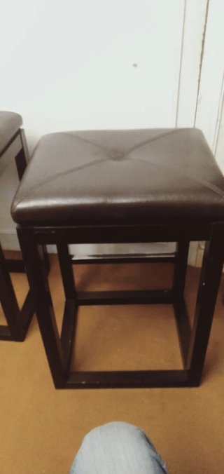 Confezione di 2 Sgabelli Alti in Legno e Pelle