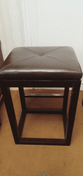 Confezione di 2 Sgabelli Alti in Legno e Pelle
