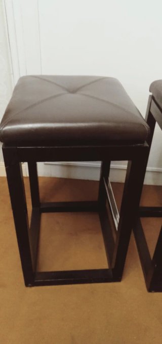 Confezione di 2 Sgabelli Alti in Legno e Pelle