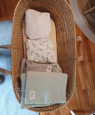 Moisés mimbre y madera