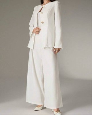 Traje blanco elegante