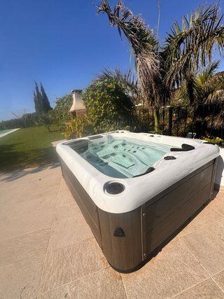 Jacuzzi exterior