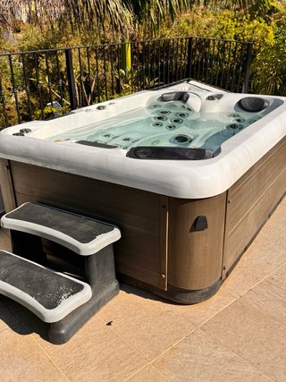 Jacuzzi exterior