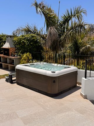 Jacuzzi exterior
