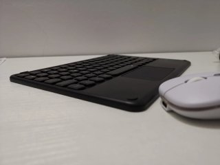 Teclado Bluetooth Ñ Compacto Iluminado, Trackpad