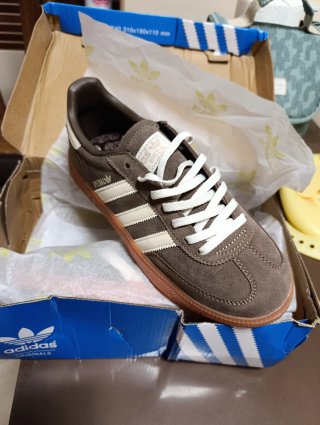 Zapatillas Adidas Spezial Marrones y Blancas