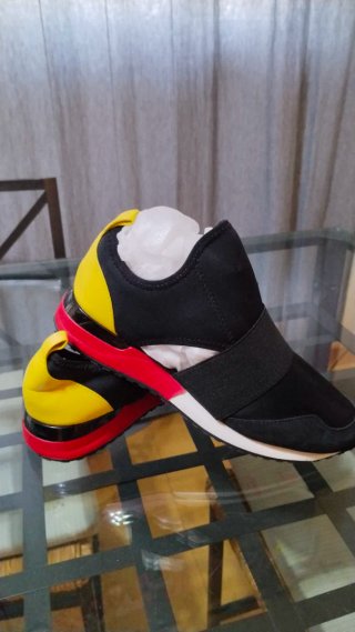 4 pares de botines talla 39 y 40 5€ c/u