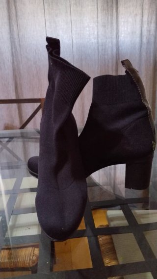 4 pares de botines talla 39 y 40 5€ c/u