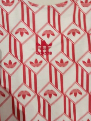 Camiseta Larga Adidas Estampado Geométrico