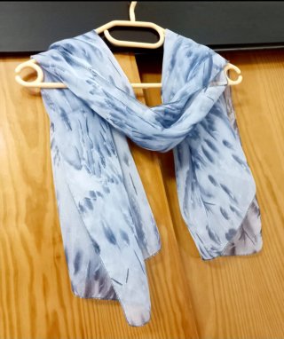 Foulard estampado azul y gris