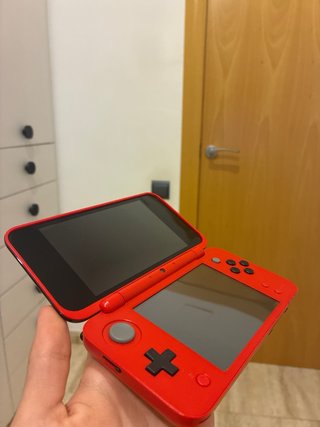 Nintendo 2DS XL Edizione Poké Ball