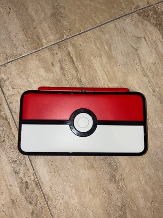 Nintendo 2DS XL Edizione Poké Ball
