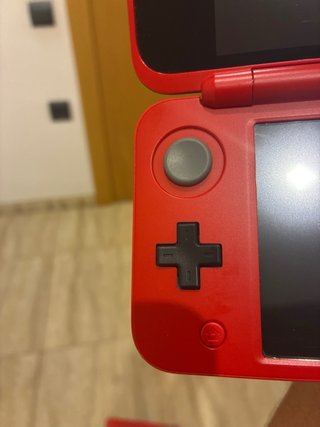 Nintendo 2DS XL Edizione Poké Ball