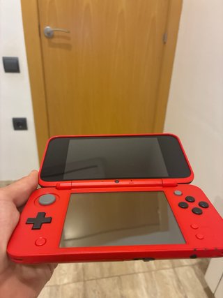 Nintendo 2DS XL Edizione Poké Ball