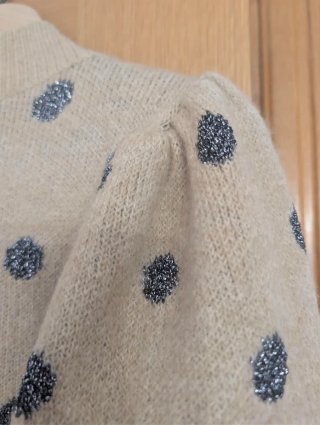 Jersey mujer beige con lunares negros