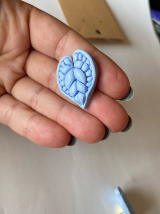 Brincos Antúrio Azul Feitos à Mão