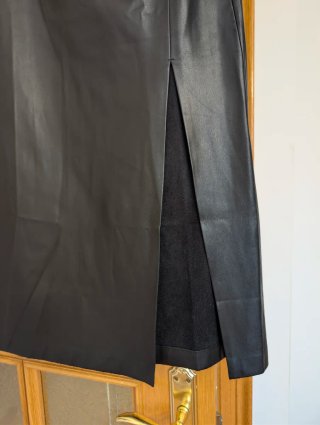 Falda larga polipiel negra