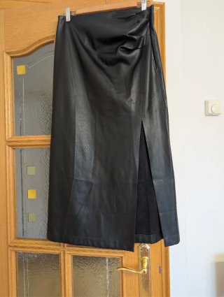 Falda larga polipiel negra