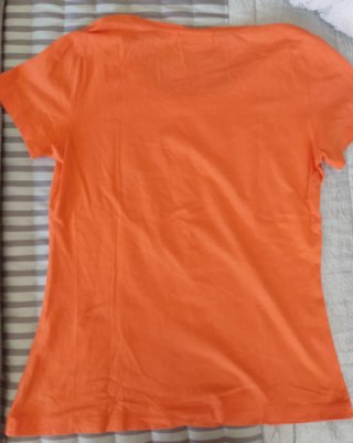 Camiseta naranja "Secret Island" Yessica (C&A)