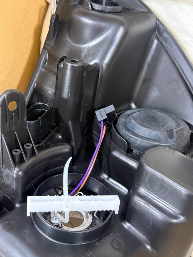 Faro Derecho HELLA 1ZS 009 250-801 para Ford Galax