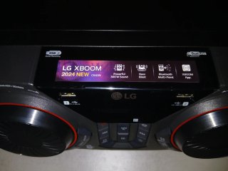 Altavoz LG Negro y Rojo