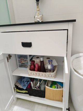 Muebles de baño blanco y negro