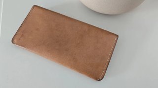 Monedero piel hecho a mano con tira azul