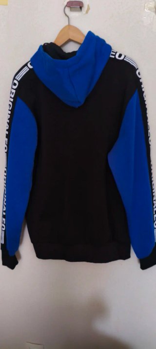 Sudadera con cremallera y capucha