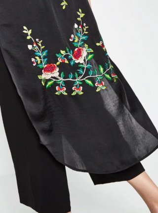 Blusón largo negro bordado Zara