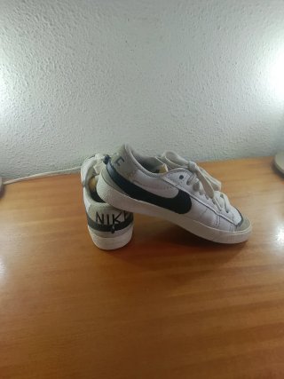 Nike Bambas Blancas y Negras