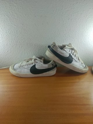 Nike Bambas Blancas y Negras