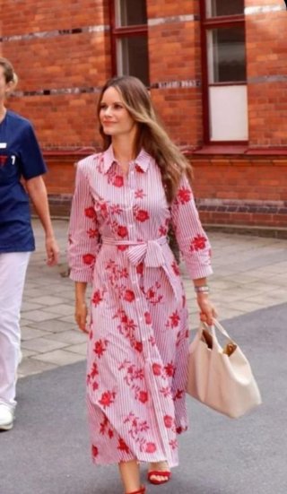 Vestido Zara rayas y flores bordadas