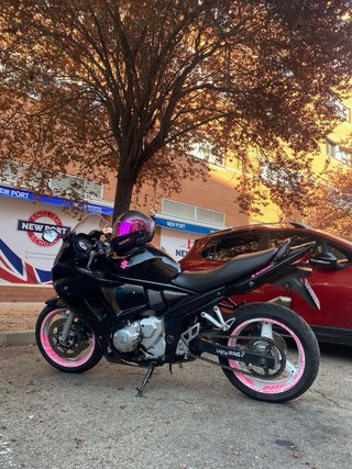 Suzuki GSX 650 F Negra
