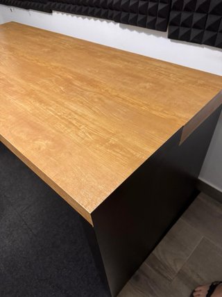 Escritorio madera de bambú.