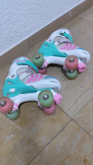 Patines 4 Ruedas con Luces y Casco