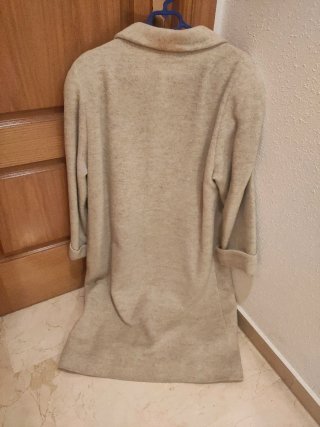 Abrigo largo beige mujer