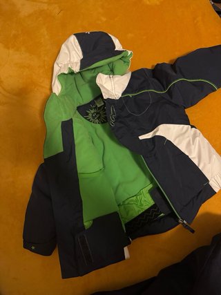 Conjunto mono más abrigo para esquiar