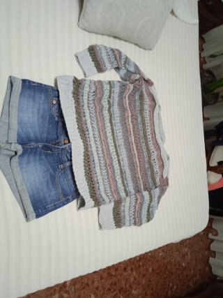 Jersey punto calado y shorts vaqueros